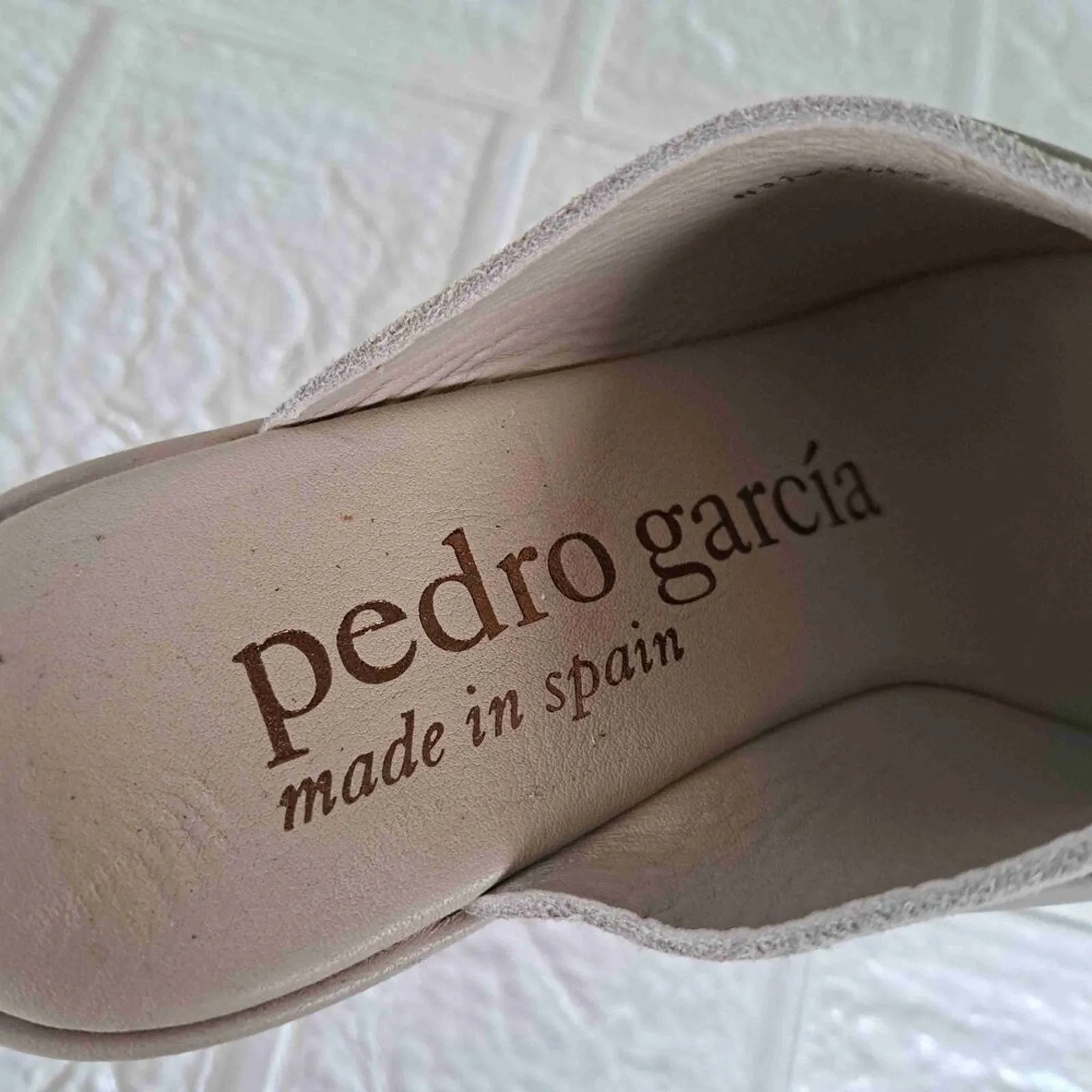 Pedro Garcia Tan Suede Upper Platform Sole Round Toe Clogs Size 7.5