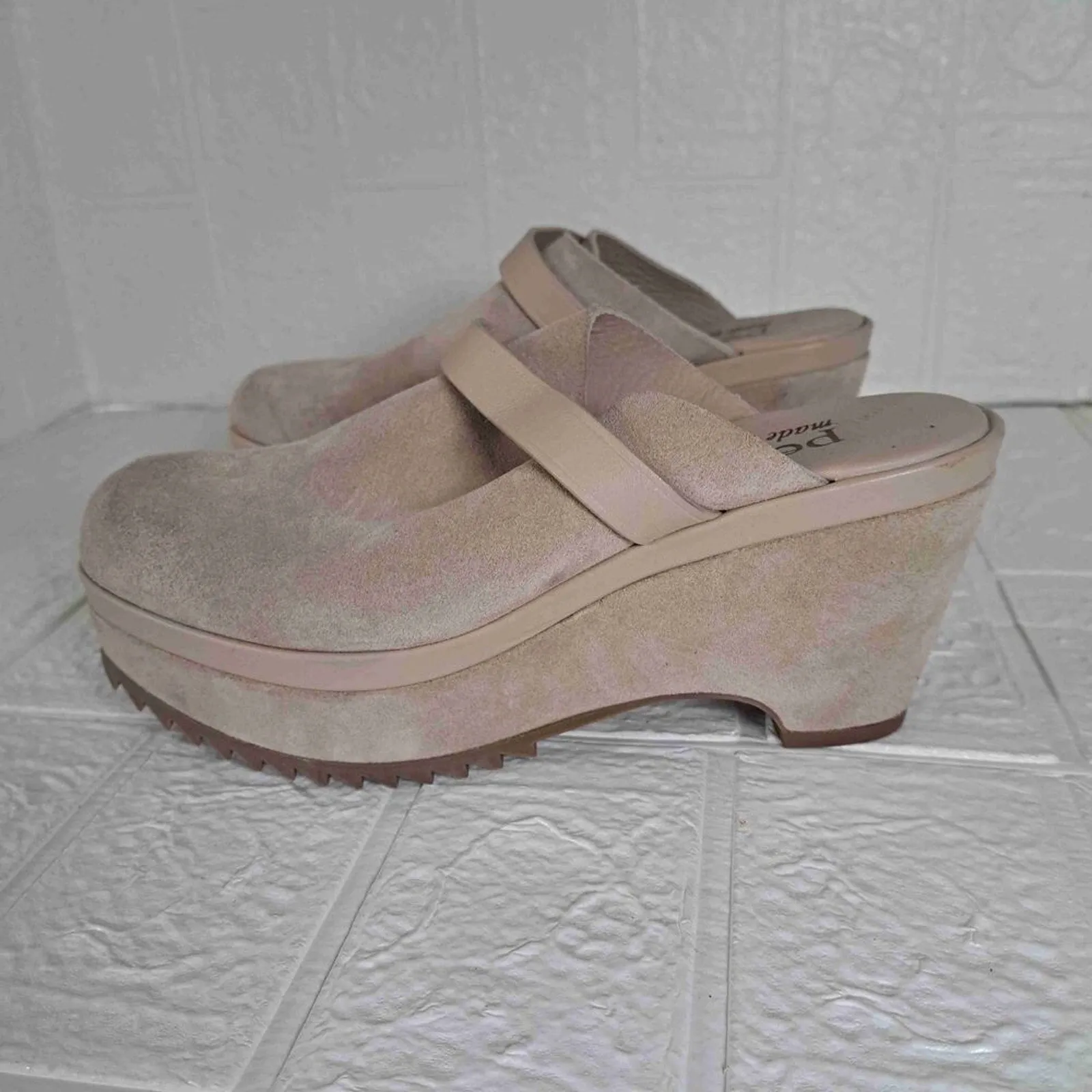 Pedro Garcia Tan Suede Upper Platform Sole Round Toe Clogs Size 7.5